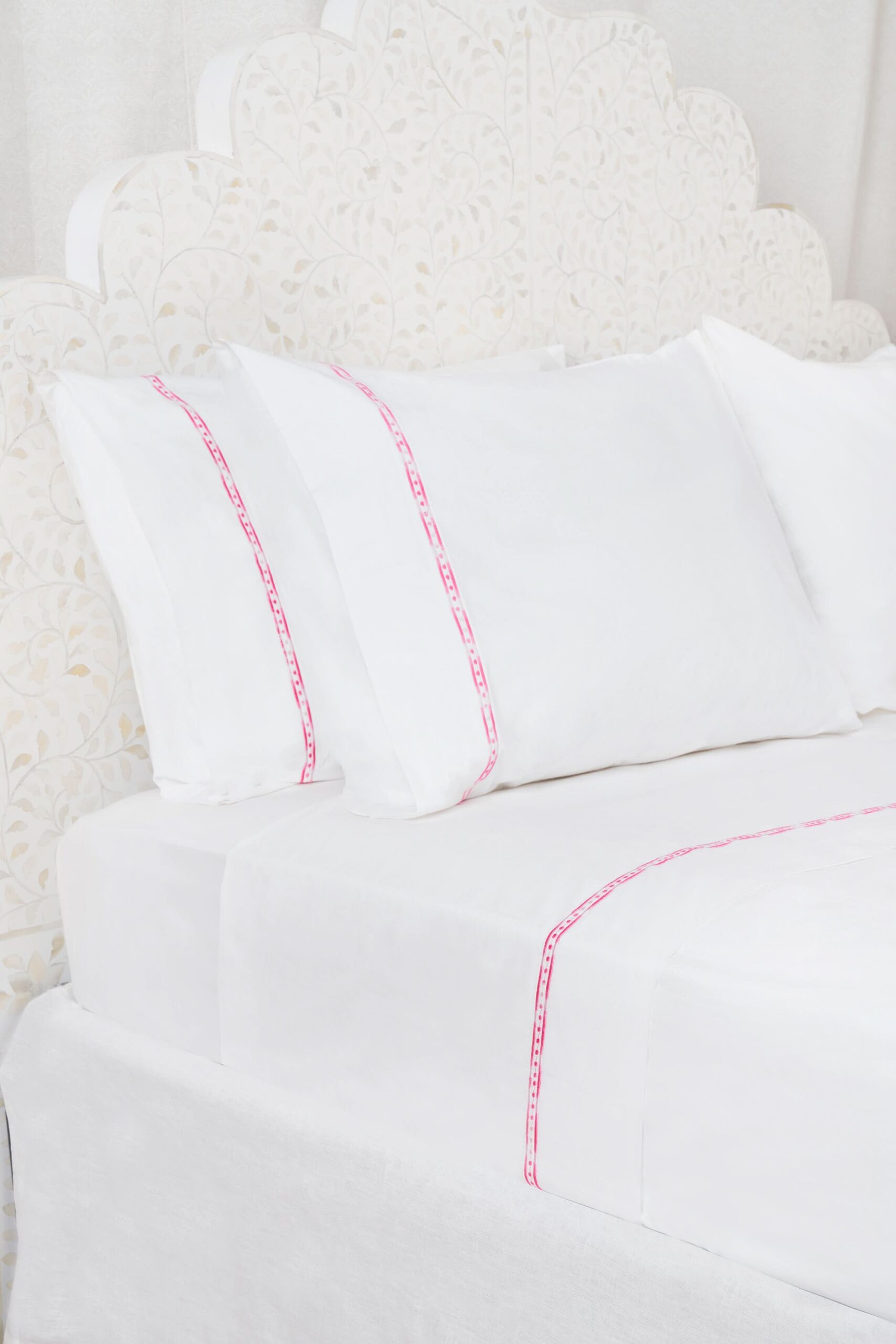 Roller-Rabbit-Bedding0391_a436417e-b98d-40a7-9be5-ee23540cbb35