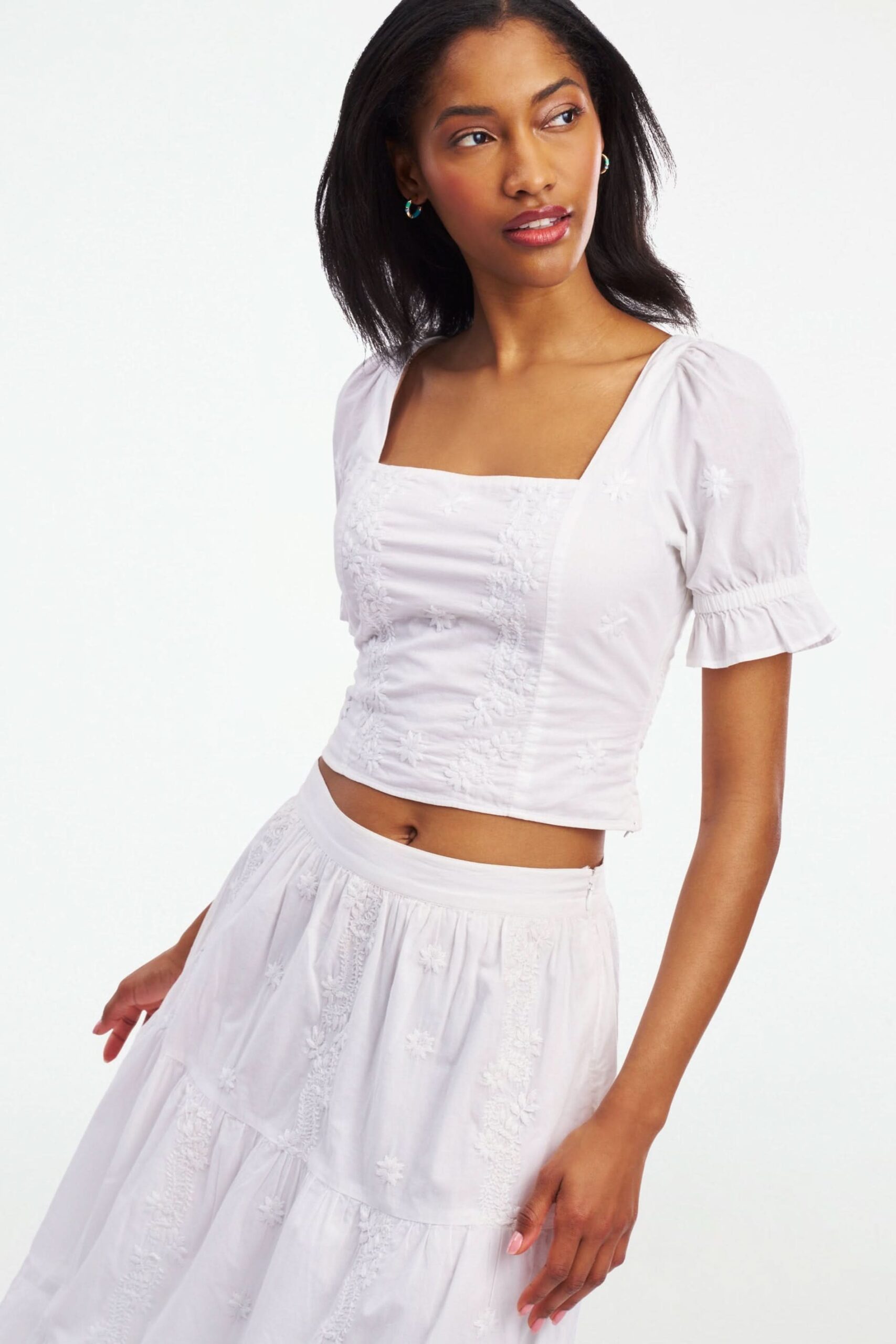 WOMENSVANNAEMBROIDERYKAYLATOPWHITEROLLERRABBIT4